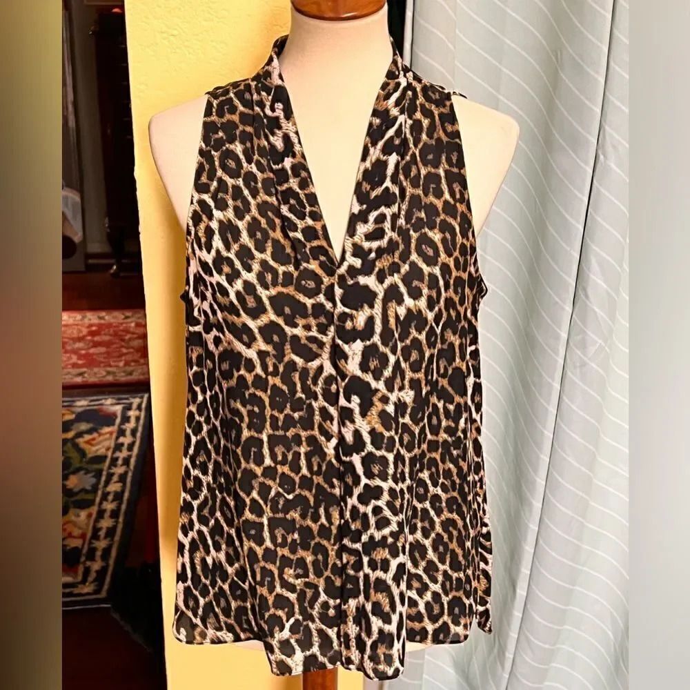 NWOT Vince Camuto Sleeveless Animal Print HI/Low V-neck Top Size Small #YC13